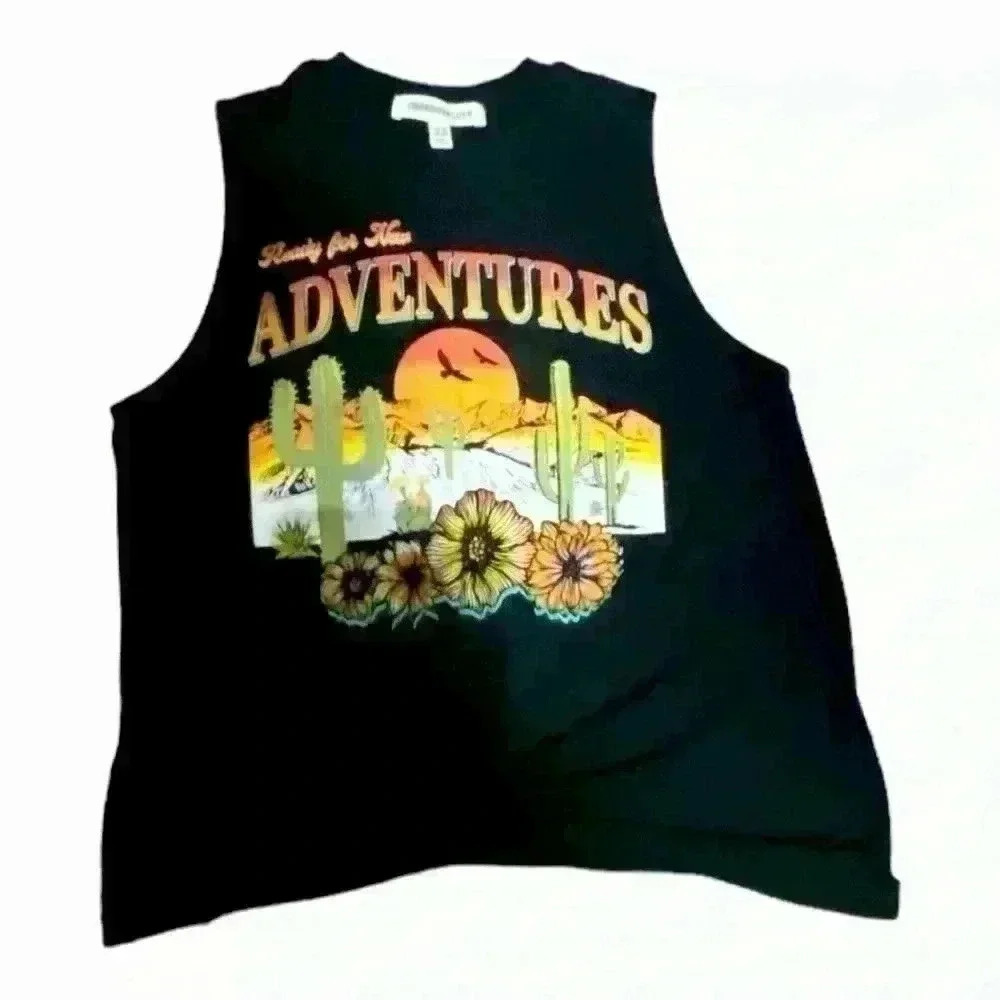 Women’s Graphic Sleeveless Hem Knotted Tee-NWOT